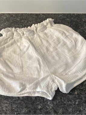 Splendid Cream Smocked Ruffle Waist Shorts